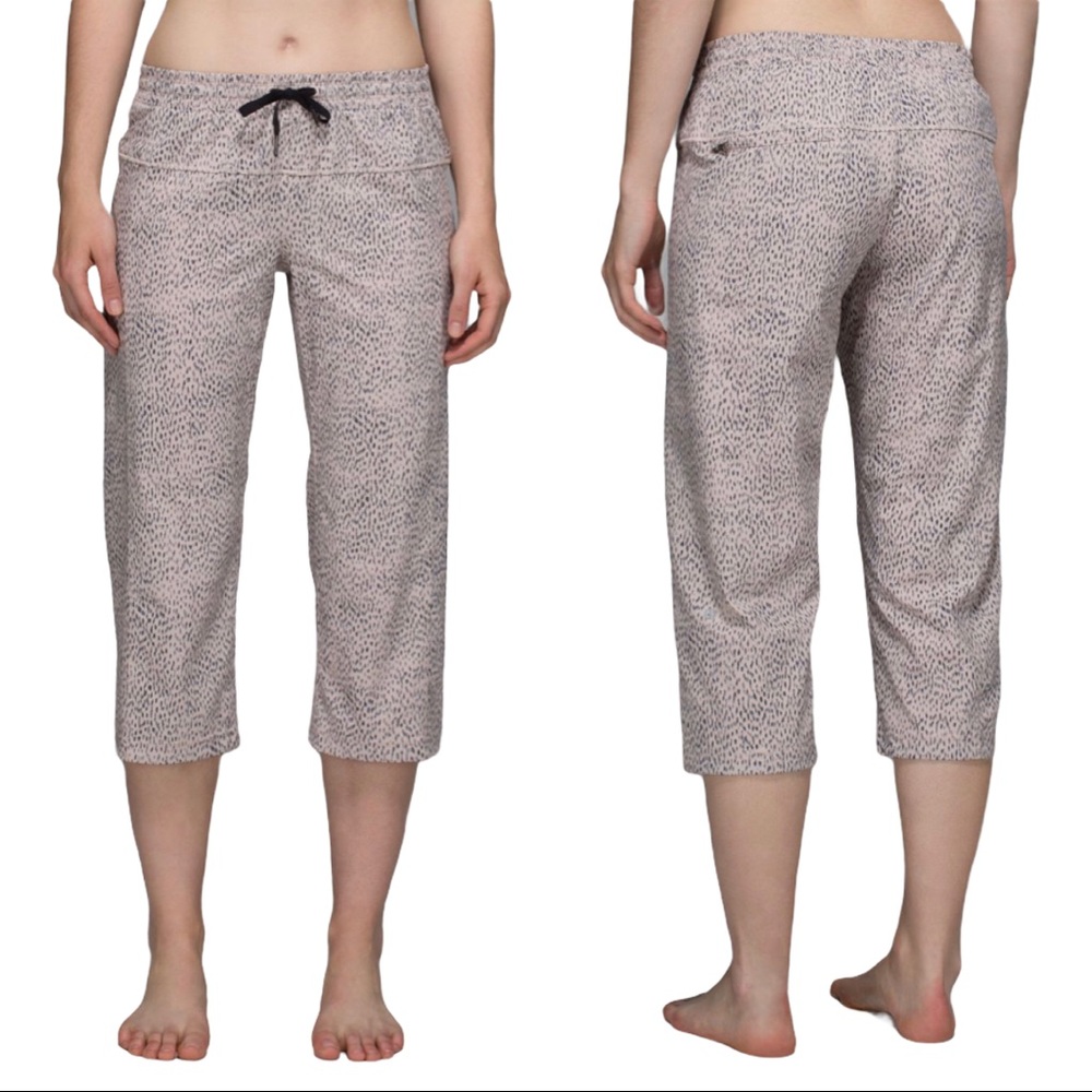 Lululemon Step Lively Crop Dottie Dash Grain Black | 10
